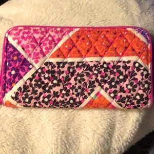 Vera Bradley Georgia wallet in Modern Medley